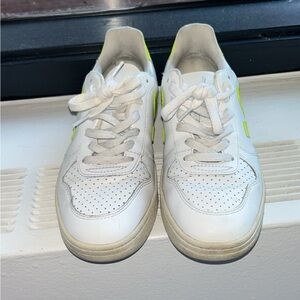 Veja V-10 Neon Yellow